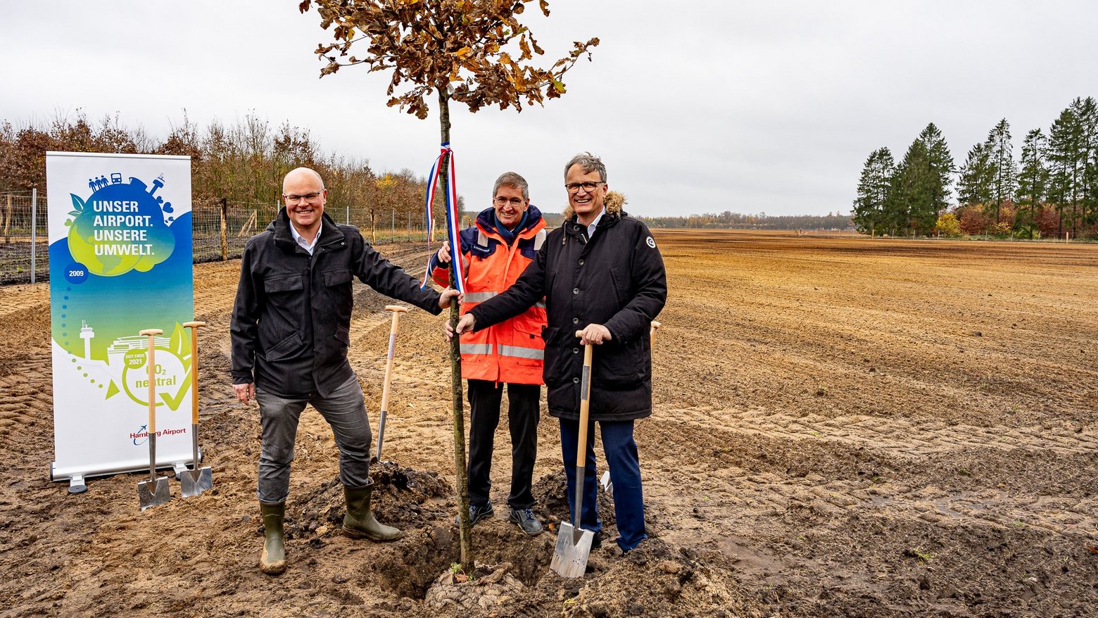 Pressetermin_Erweiterung_Hamburg_Airport_klimawald_kaltenkirchen_Spatenstich